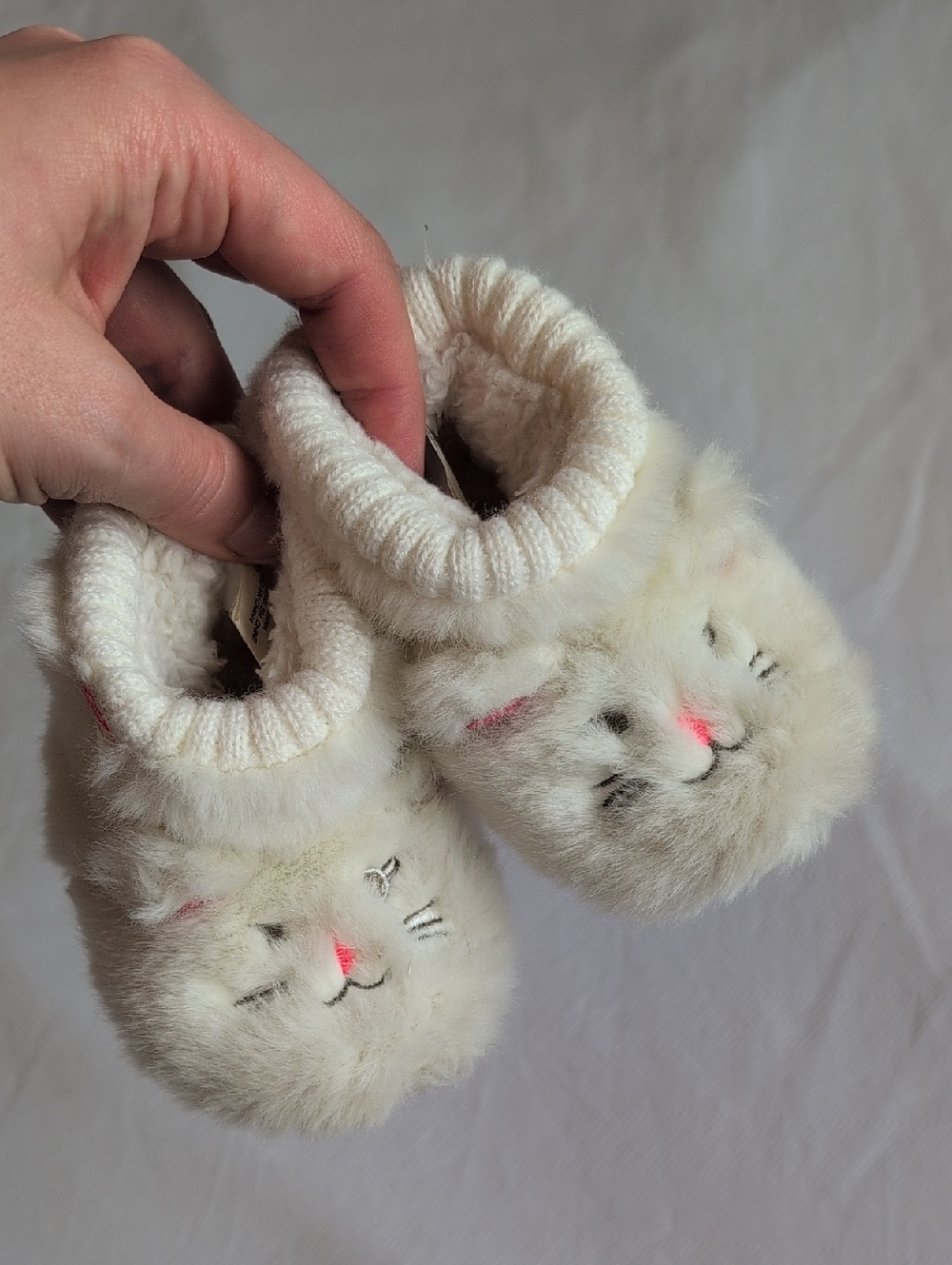 roxy baby faux fur cat kitten slippers booties white pink infant size 2